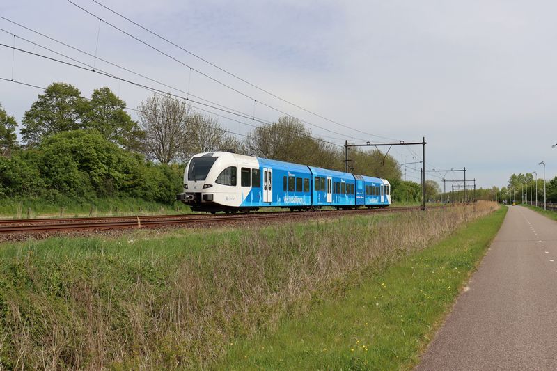 Vechtdallijnen GTW tijdens Koningsdag op de lijn Arnhem - Zevenaar